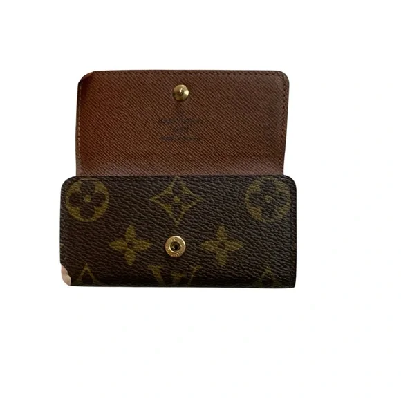 Authentic Louis Vuitton Monogram Key Holder - Picture 4 of 14